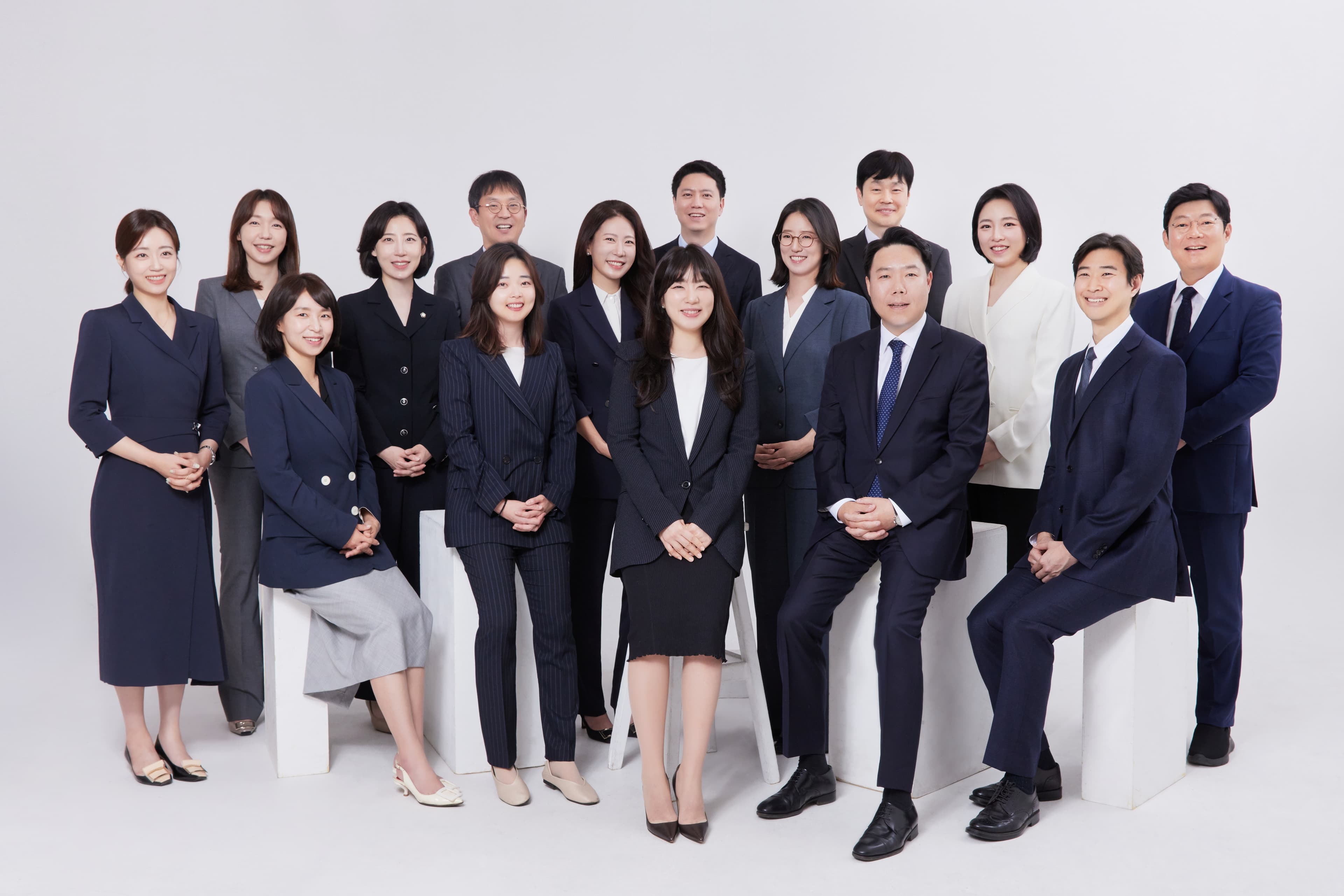 법무법인 영 변호사 단체 사진
